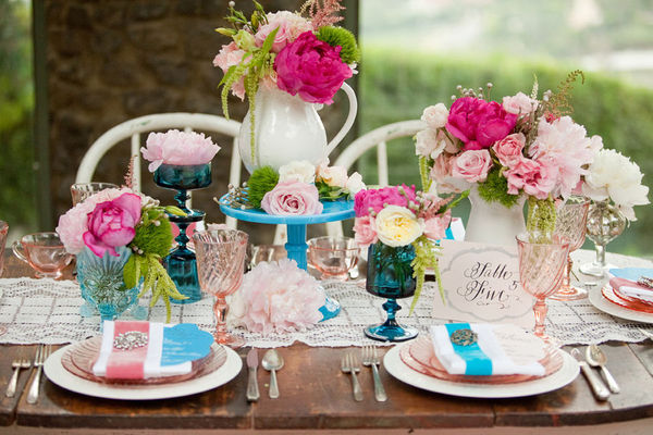  How cute are those pitchers cake stand when used to hold flowers 